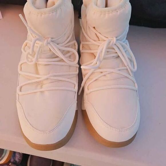 ALL IN-MOTION WINTER BOOTS - Picture 1 of 6